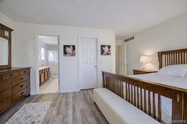 1223 Oaklawn Drive, Pontiac, MI 48341