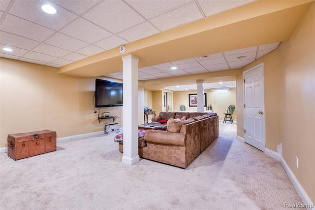 1223 Oaklawn Drive, Pontiac, MI 48341