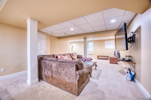 1223 Oaklawn Drive, Pontiac, MI 48341