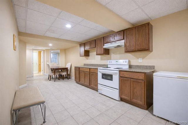 1223 Oaklawn Drive, Pontiac, MI 48341