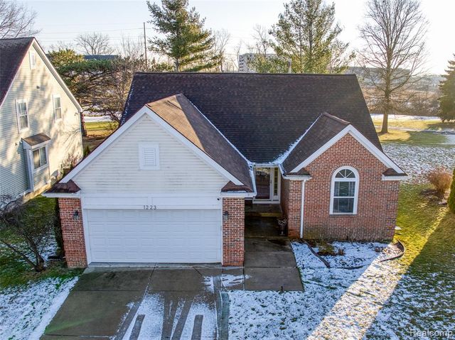 1223 Oaklawn Drive, Pontiac, MI 48341