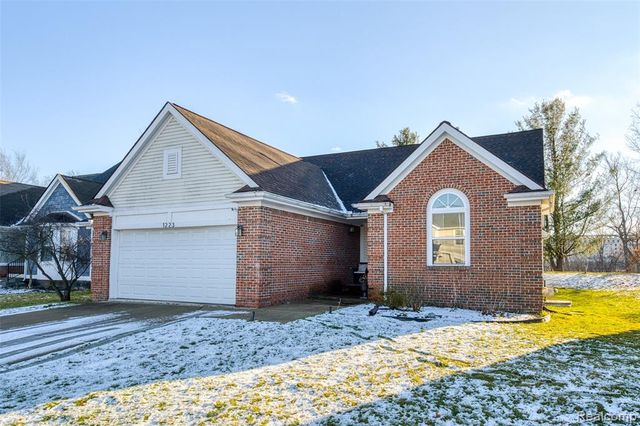 1223 Oaklawn Drive, Pontiac, MI 48341