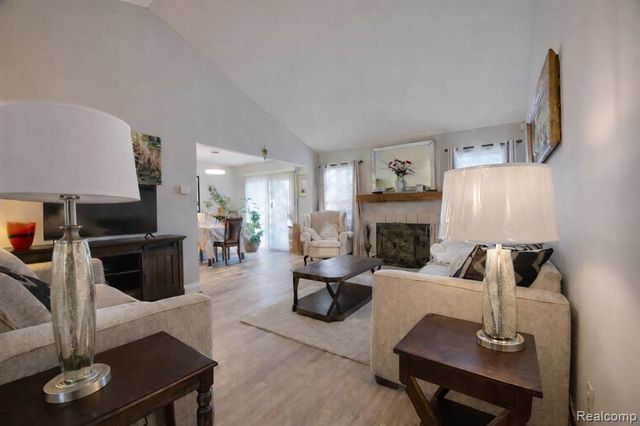 1223 Oaklawn Drive, Pontiac, MI 48341