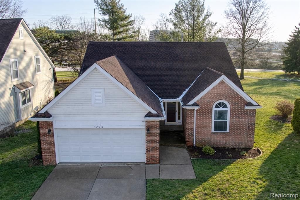 1223 Oaklawn Drive, Pontiac, MI 48341