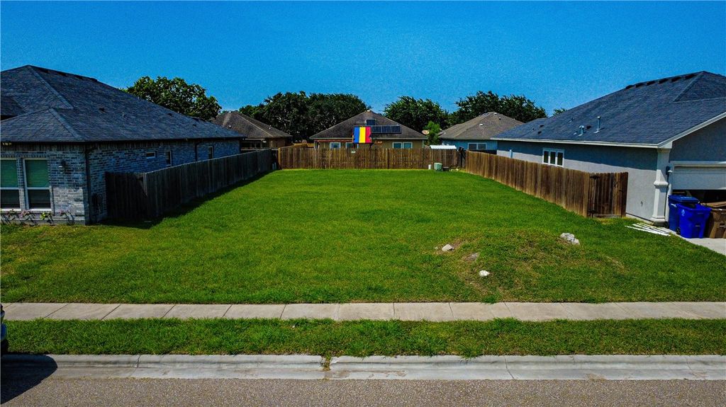 6610 Paddington Dr, Corpus Christi, TX 78414 — exterior