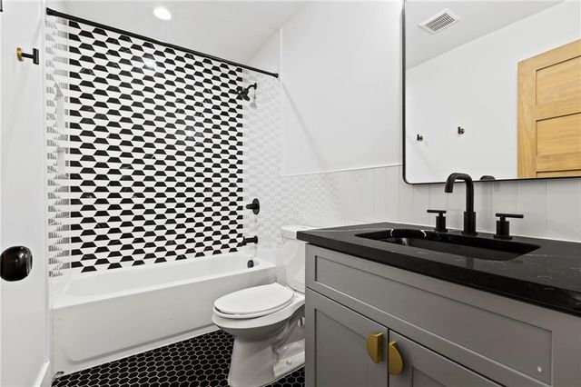 3200 Lowndes Street, East Point, GA 30344