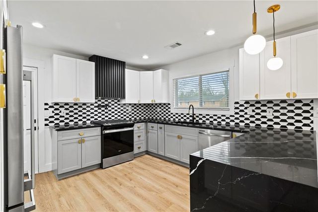 3200 Lowndes Street, East Point, GA 30344