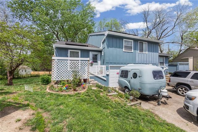 8462 Lane Drive, Raytown, MO 64138