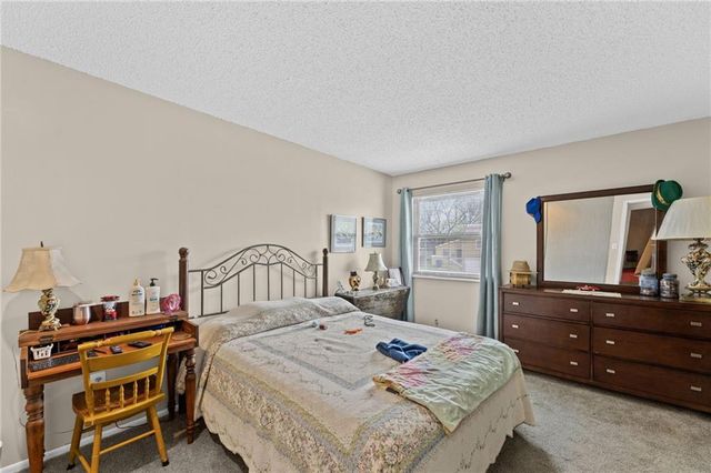 8462 Lane Drive, Raytown, MO 64138