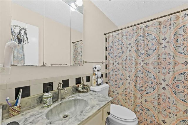 8462 Lane Drive, Raytown, MO 64138