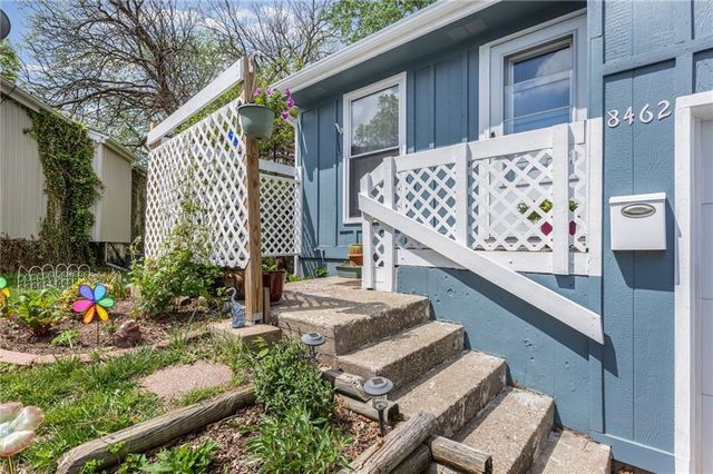 8462 Lane Drive, Raytown, MO 64138