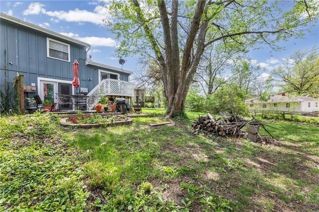 8462 Lane Drive, Raytown, MO 64138