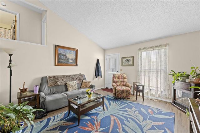 8462 Lane Drive, Raytown, MO 64138
