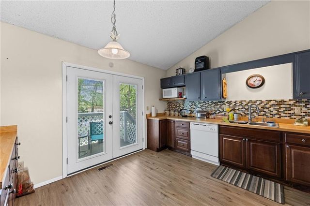 8462 Lane Drive, Raytown, MO 64138