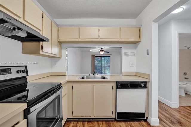 1156 NW 106th Ter 204, Pembroke Pines, FL 33026