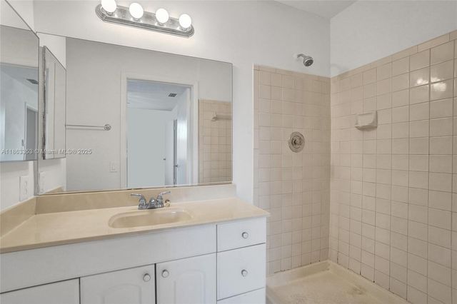 1156 NW 106th Ter 204, Pembroke Pines, FL 33026