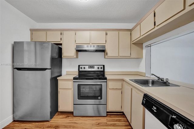 1156 NW 106th Ter 204, Pembroke Pines, FL 33026