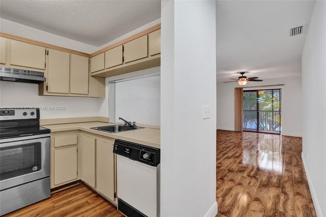 1156 NW 106th Ter 204, Pembroke Pines, FL 33026