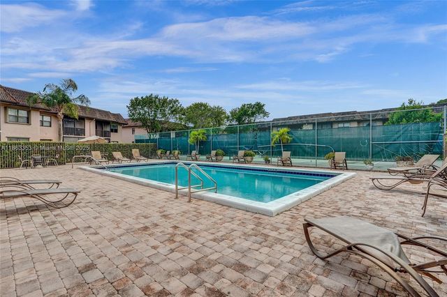 1156 NW 106th Ter 204, Pembroke Pines, FL 33026