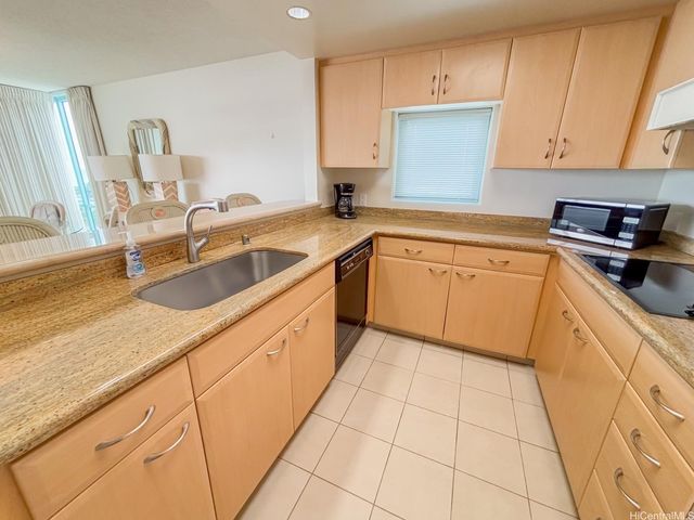 1341 Kapiolani Boulevard 16A, Honolulu, HI 96814