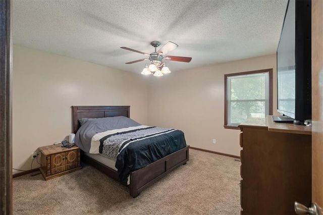15629 Klamm Street, Basehor, KS 66007