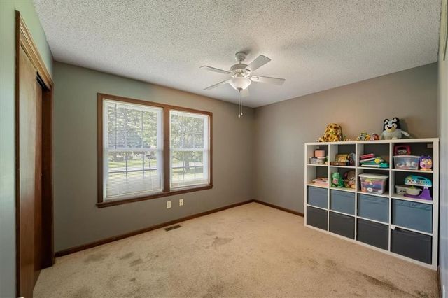15629 Klamm Street, Basehor, KS 66007