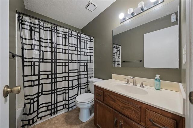 15629 Klamm Street, Basehor, KS 66007