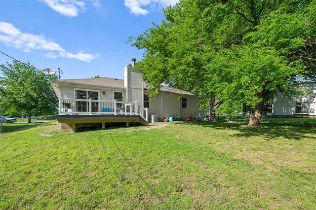 15629 Klamm Street, Basehor, KS 66007