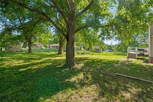 15629 Klamm Street, Basehor, KS 66007