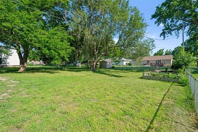 15629 Klamm Street, Basehor, KS 66007