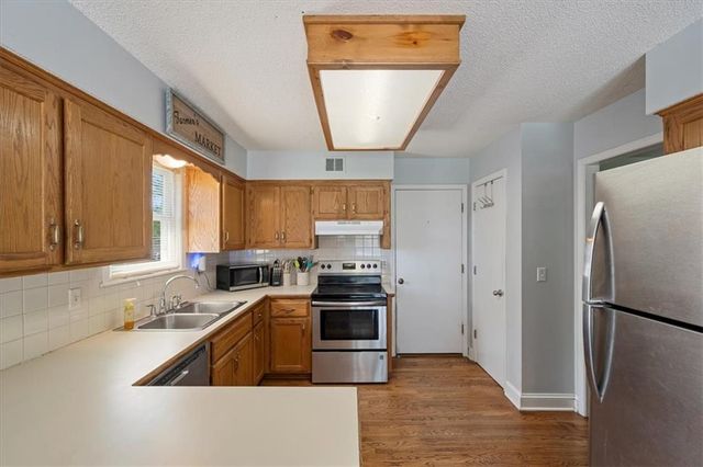 15629 Klamm Street, Basehor, KS 66007