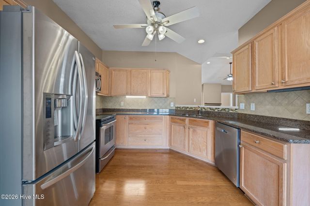 203 Neuchatel Court, New Bern, NC 28562