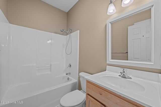 203 Neuchatel Court, New Bern, NC 28562