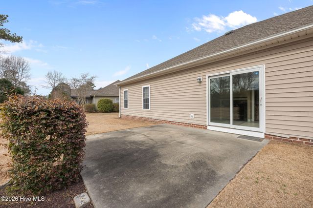 203 Neuchatel Court, New Bern, NC 28562