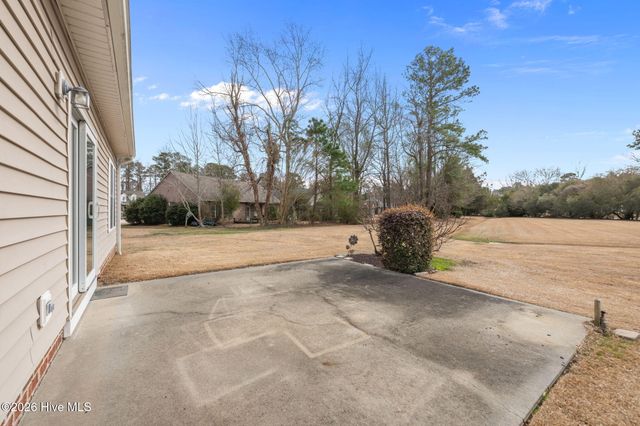 203 Neuchatel Court, New Bern, NC 28562