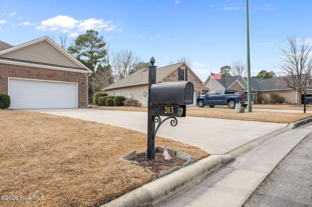 203 Neuchatel Court, New Bern, NC 28562