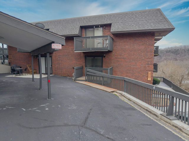 150 Sunken Forest Drive 101, Forsyth, MO 65653