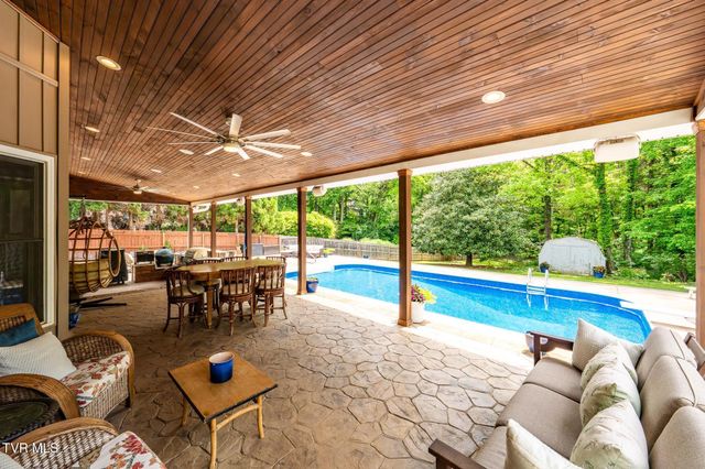 4314 Summerfield Drive, Piney Flats, TN 37686