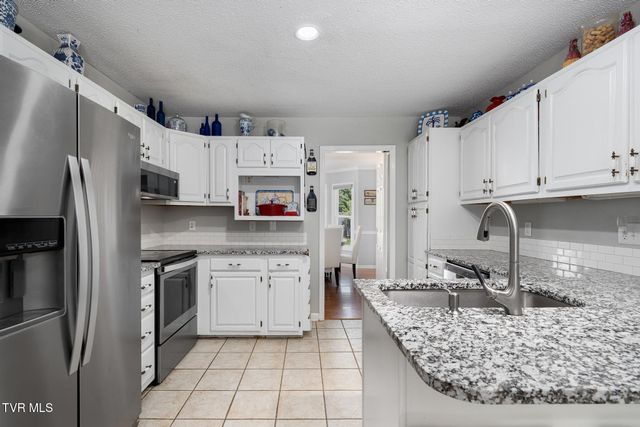 4314 Summerfield Drive, Piney Flats, TN 37686