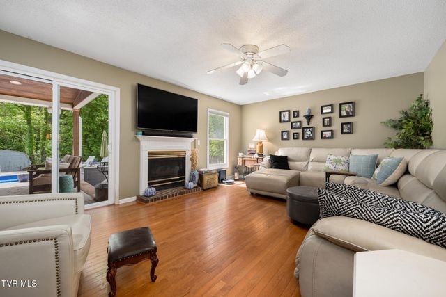 4314 Summerfield Drive, Piney Flats, TN 37686