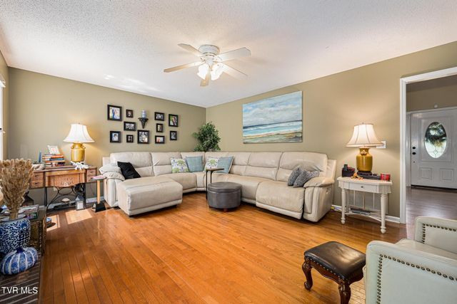 4314 Summerfield Drive, Piney Flats, TN 37686