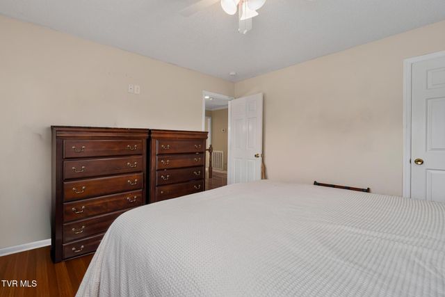 4314 Summerfield Drive, Piney Flats, TN 37686