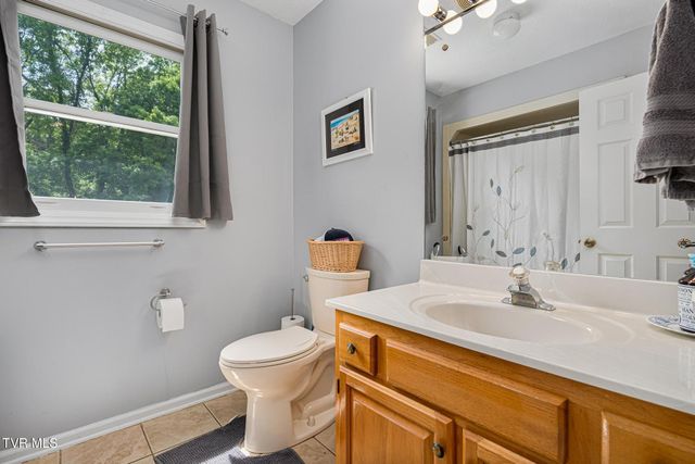 4314 Summerfield Drive, Piney Flats, TN 37686