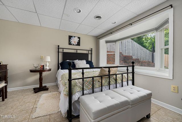 4314 Summerfield Drive, Piney Flats, TN 37686