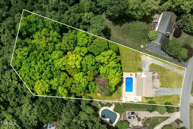 4314 Summerfield Drive, Piney Flats, TN 37686