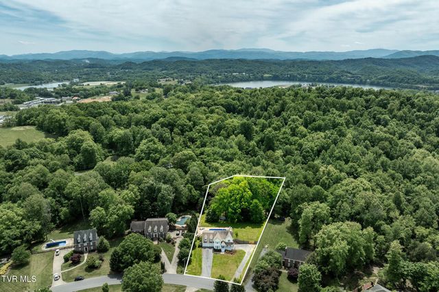 4314 Summerfield Drive, Piney Flats, TN 37686