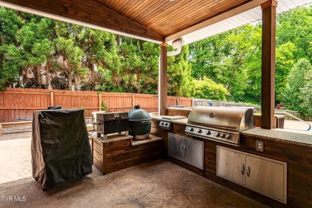 4314 Summerfield Drive, Piney Flats, TN 37686