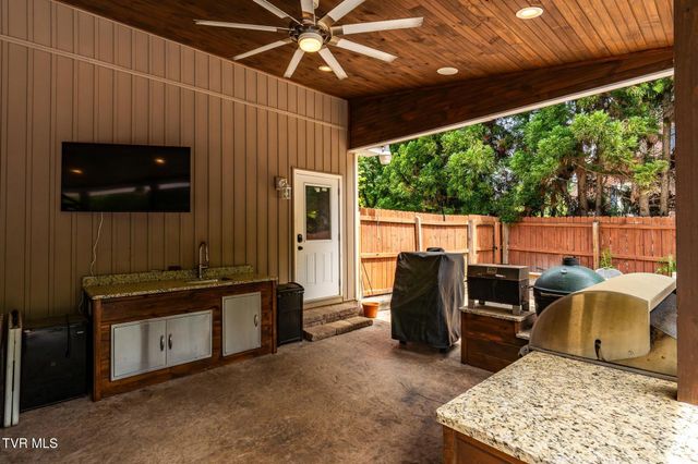 4314 Summerfield Drive, Piney Flats, TN 37686