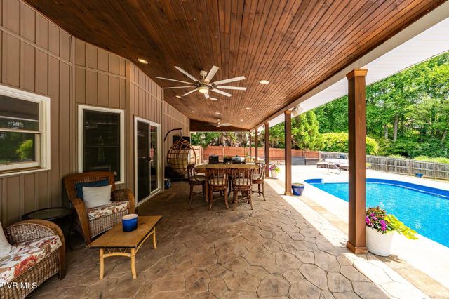 4314 Summerfield Drive, Piney Flats, TN 37686