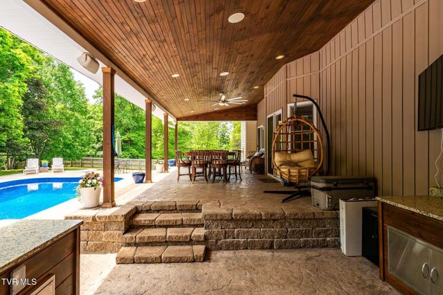 4314 Summerfield Drive, Piney Flats, TN 37686